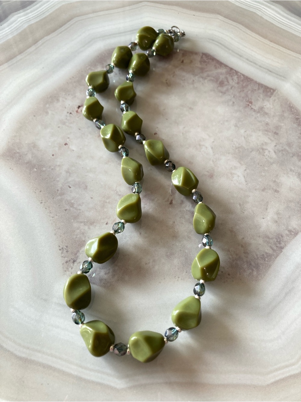 ✨Retro 80s Inspired Beaded Necklace with a classic twist